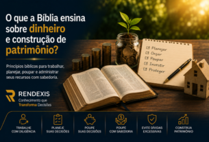 Bíblia aberta ao lado de elementos de planejamento financeiro, representando trabalho, orçamento, poupança, patrimônio e responsabilidade com o dinheiro.