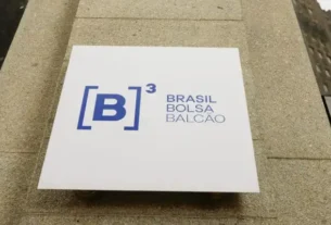 Ibovespa cai pela 8ª vez; dólar, petróleo e agenda econômica estão no radar
